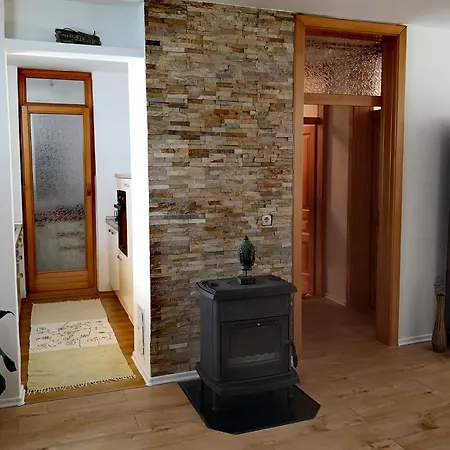 Shiny Thumb Apartment Bihac